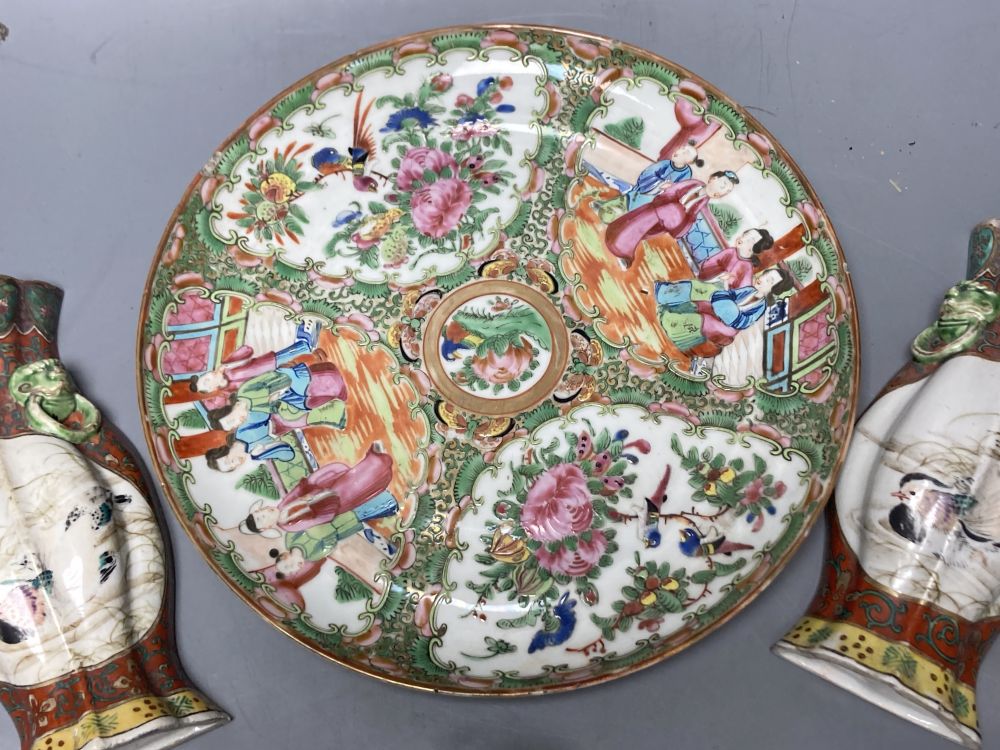 A pair of Chinese wall vases, famille rose dish and pot, dish 25cm diameter, 19th/20th century